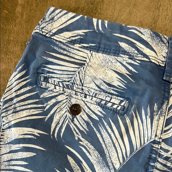 Aeropostale Blue and White Palm Print Men's Shorts - Picture 6 of 6